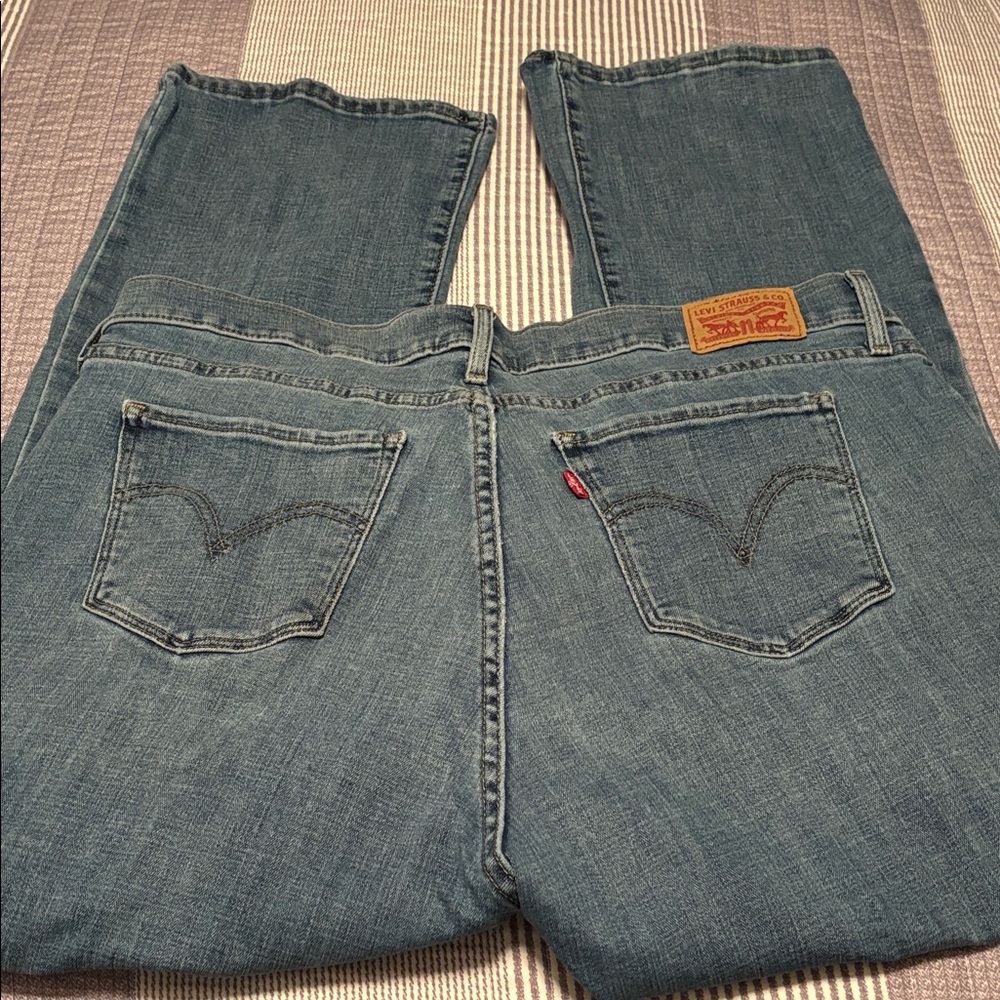 Levi's Classic Curvy Bootcut Jeans with Signature Stitching
